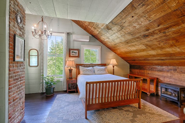 Upstairs Bedroom – Ophelia